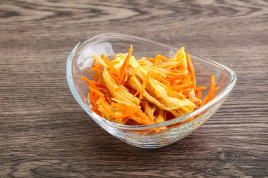 Havuçlu ve baharatlı Kore soya kuşkonmazı.