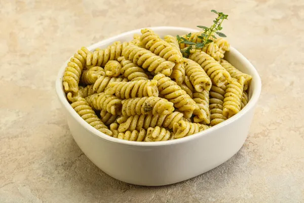 Italiaanse Pasta Fusilli Met Pesto Saus — Stockfoto