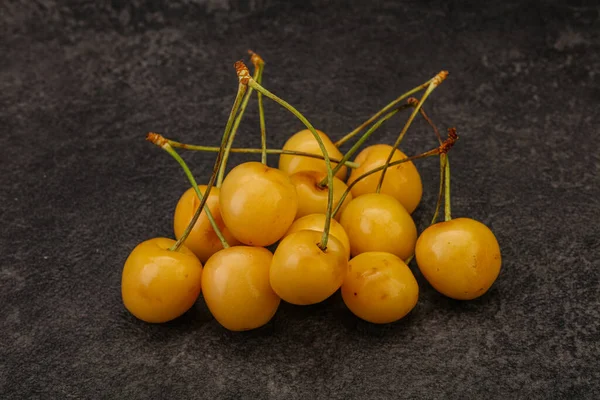 Poucos Doce Amadurecido Amontoado Cereja Amarela — Fotografia de Stock