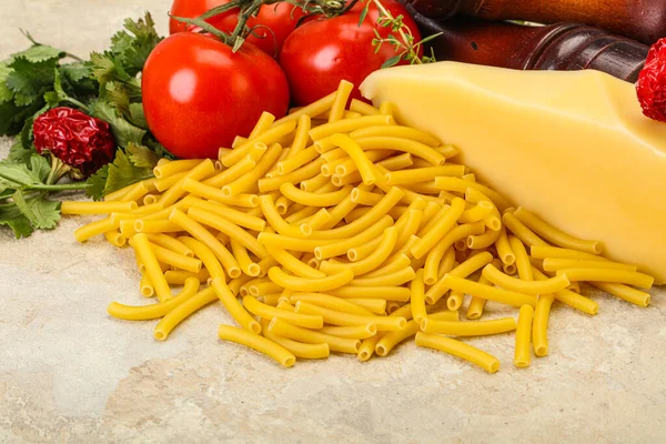 Italian Pasta Raw Maccheroni Cooking Served Vegetables — Stock Photo, Image