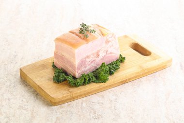 Ev yapımı domuz pastırması.