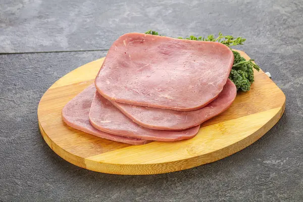 Sliced Beef Ham Lanche Sobre Bordo — Fotografia de Stock