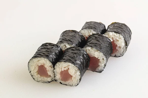 Roti Gulung Tradisional Jepang Maki Dengan Tuna — Stok Foto