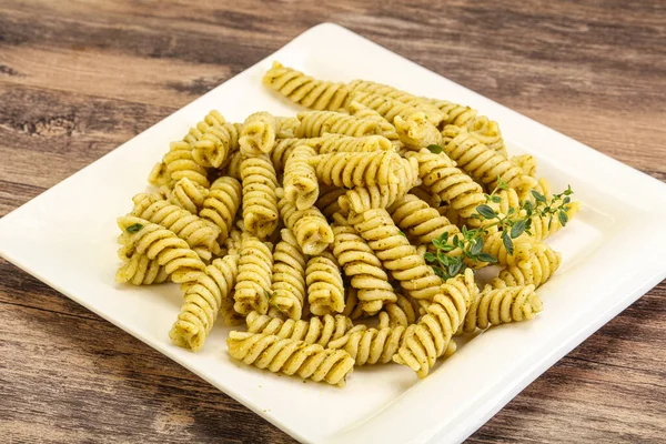 Pasta Italiana Fusilli Pesto — Foto Stock