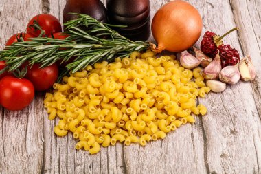 Çiğ İtalyan buğday makarnası - Chifferi rigati pişirmek için