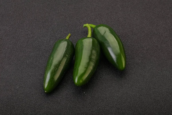 Grüner Roher Würziger Jalapeño Paprika Haufen — Stockfoto