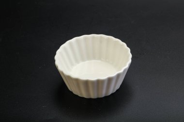 Siyahın üzerine servis için beyaz leke.