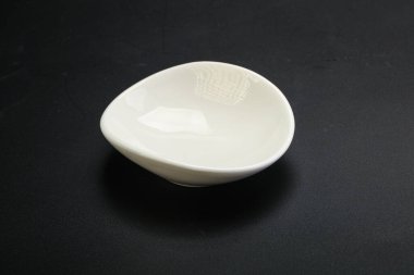 Siyahın üzerine servis için beyaz leke.