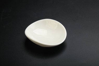 Siyahın üzerine servis için beyaz leke.