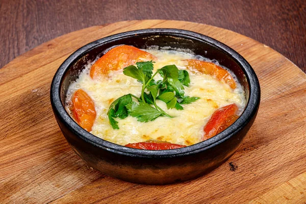 Queijo Cozido Panela Com Tomate — Fotografia de Stock