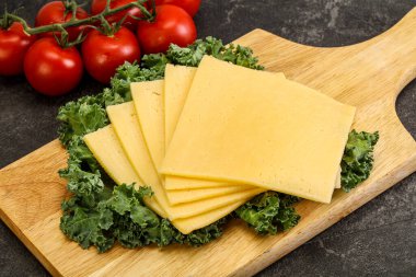 Dilimlenmiş Gauda peyniri.