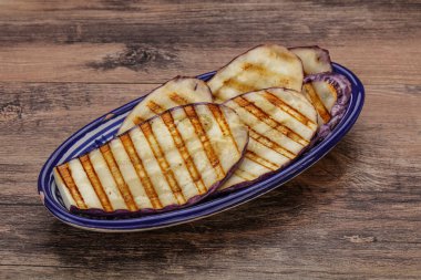 Izgara graffiti yumurta dilimleri ve zeytinyağı.