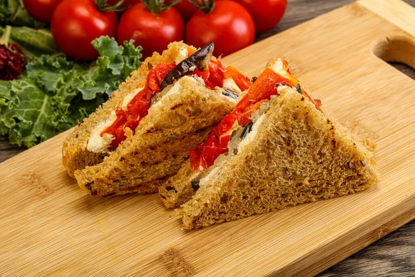Sandwich Vegetariano Club Con Berenjena Queso —  Fotos de Stock