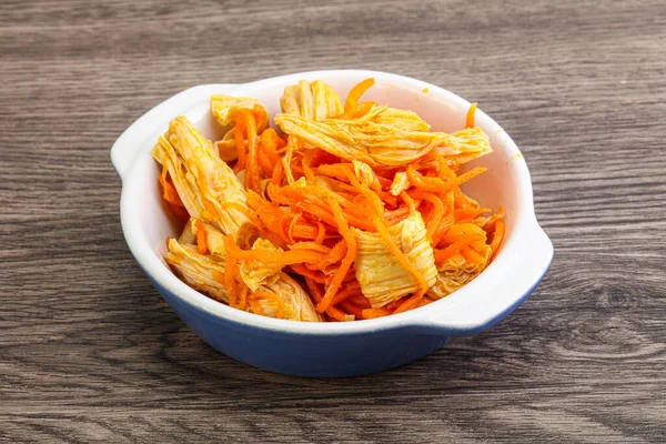 Havuçlu ve baharatlı Kore soya kuşkonmazı.