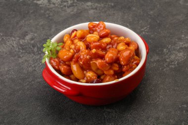 Domates sosunda çeşitli böbrekler pişirdim.