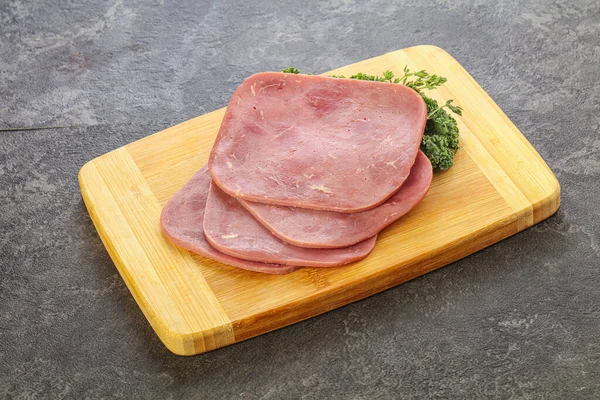 Sliced Beef Ham Lanche Sobre Bordo — Fotografia de Stock