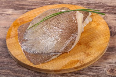 Çiğ vatoz kanatları pişirmek için lezzetli fileto