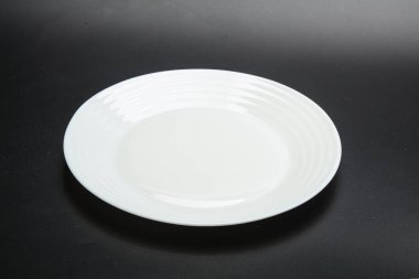 Siyahın üzerine servis için beyaz leke.