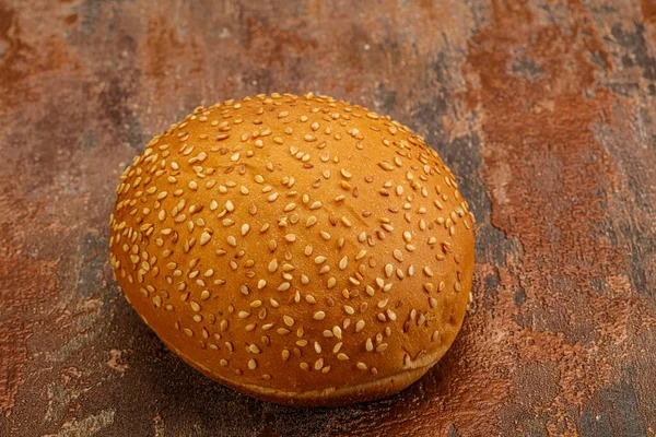 Pão Hambúrguer Fresco Com Sementes Gergelim — Fotografia de Stock