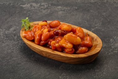 Domates sosunda çeşitli böbrekler pişirdim.