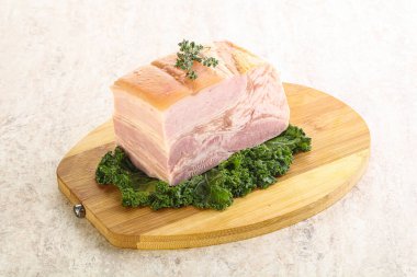 Ev yapımı domuz pastırması.