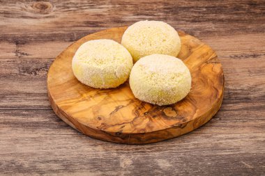 Çiğ patates ezmesi - doldurulmuş patates pirzolası - pişirmek için.