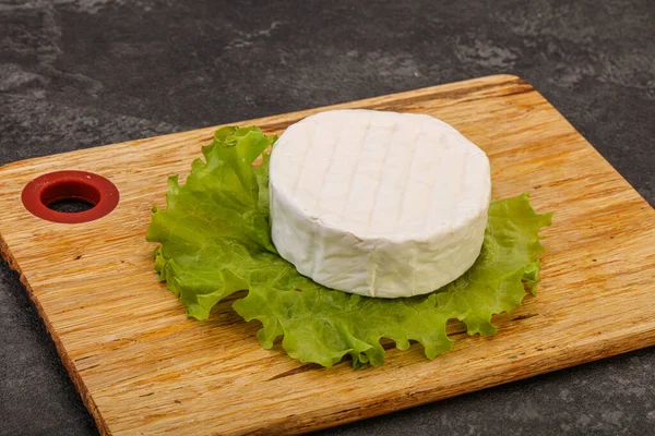 Delicioso Tradicional Brie Rodada Queijo Macio — Fotografia de Stock