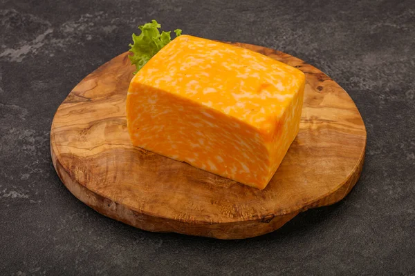 Молочный Мраморный Сыр Кирпич Бортом — стоковое фото
