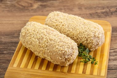 Fırında pişmemiş tavuk pirzolası.