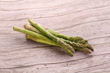 Çiğ, taze kuşkonmaz. Beslenme mutfağı için.