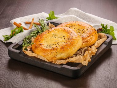 Geleneksel Özbek ev yapımı ekmek fırını