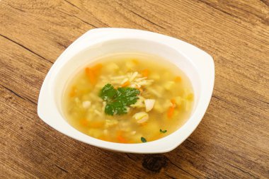 Havuçlu ve patatesli lezzetli tavuk çorbası