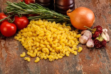 Çiğ İtalyan buğday makarnası - Chifferi rigati pişirmek için