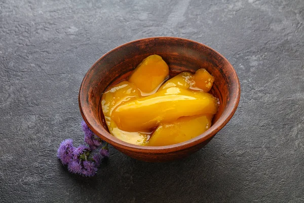 Sweet Canned Tropical Fruit Mango Slices — Stock Photo, Image