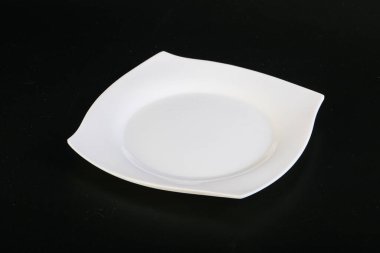 İzole edilmiş servis için beyaz boş tabak