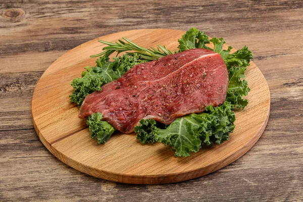 Rauwe Biefstuk Voor Grill Met Specerijen — Stockfoto