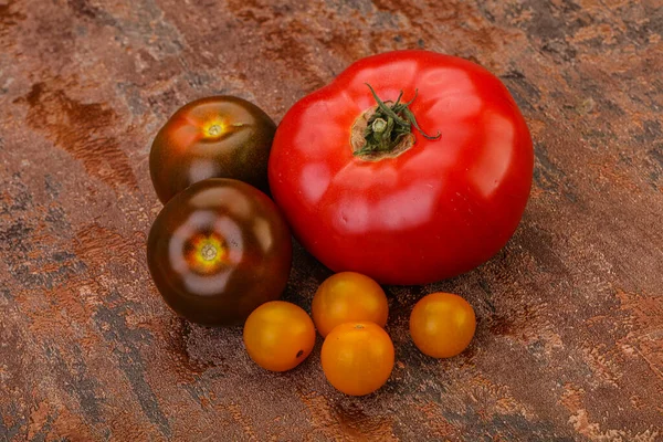 Campuran Tomat Yang Matang Merah Kuning Dan Cumato — Stok Foto