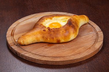 Geleneksel Gürcistan mutfağı - Peynirli ve yumurtalı khachapuri