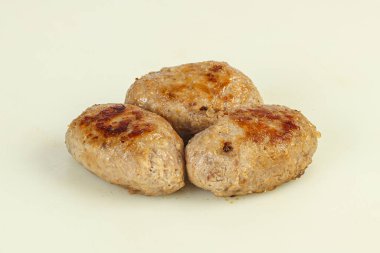 Ev yapımı pirzola ve kıyma.