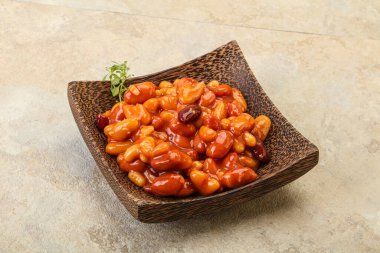 Domates sosunda çeşitli böbrekler pişirdim.