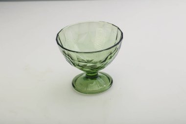 Mutfak için renkli boş kase izole