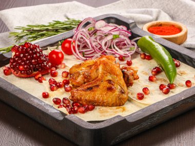 Tavuk ızgara soğan halkaları.