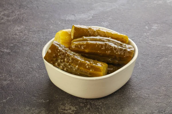 Gemarineerde Gepekelde Komkommers Snack Kom — Stockfoto