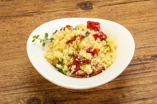 Cozinha Vegetariana Cuscuz Com Legumes Salsa — Fotografia de Stock