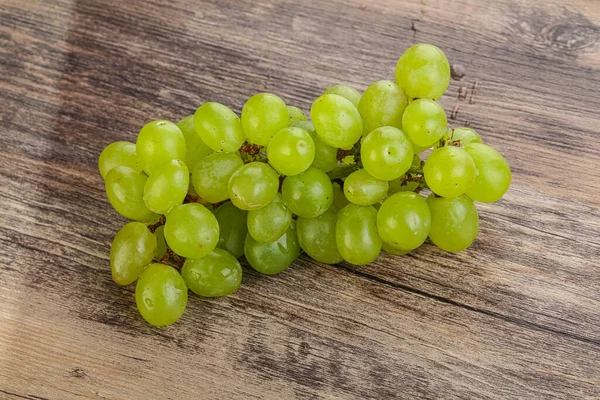 Ramo Uva Verde Doce Maduro Isolado — Fotografia de Stock