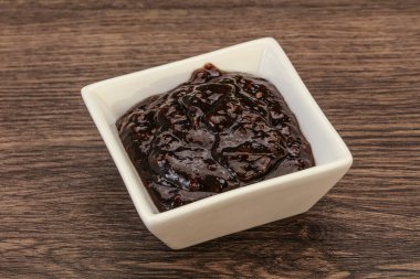 Kasede acı biber sosu var.