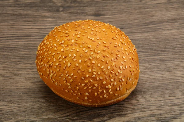 Świeża Bułka Burgerowa Nasionami Sezamu — Zdjęcie stockowe