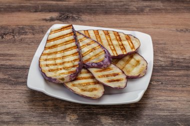 Izgara graffiti yumurta dilimleri ve zeytinyağı.