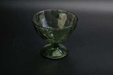 Mutfak için renkli boş kase izole