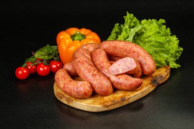 Kıyma ve sosisli, doğal et sosisleri.